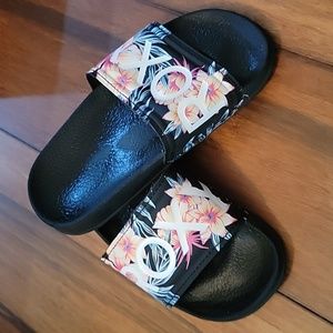 Roxy sandals